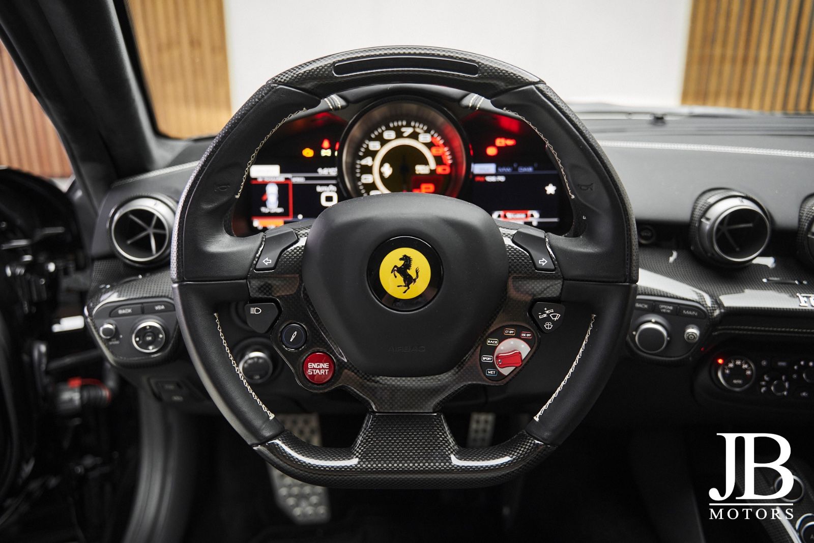 Fahrzeugabbildung Ferrari F12 Carbon Lift LED JBL Kamera Electric Seats