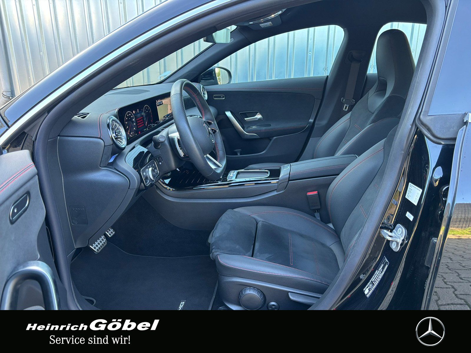Fahrzeugabbildung Mercedes-Benz CLA 200 AMG*KEYLESS*KAM*AMBIENTEBEL*APPLE-CARPLA