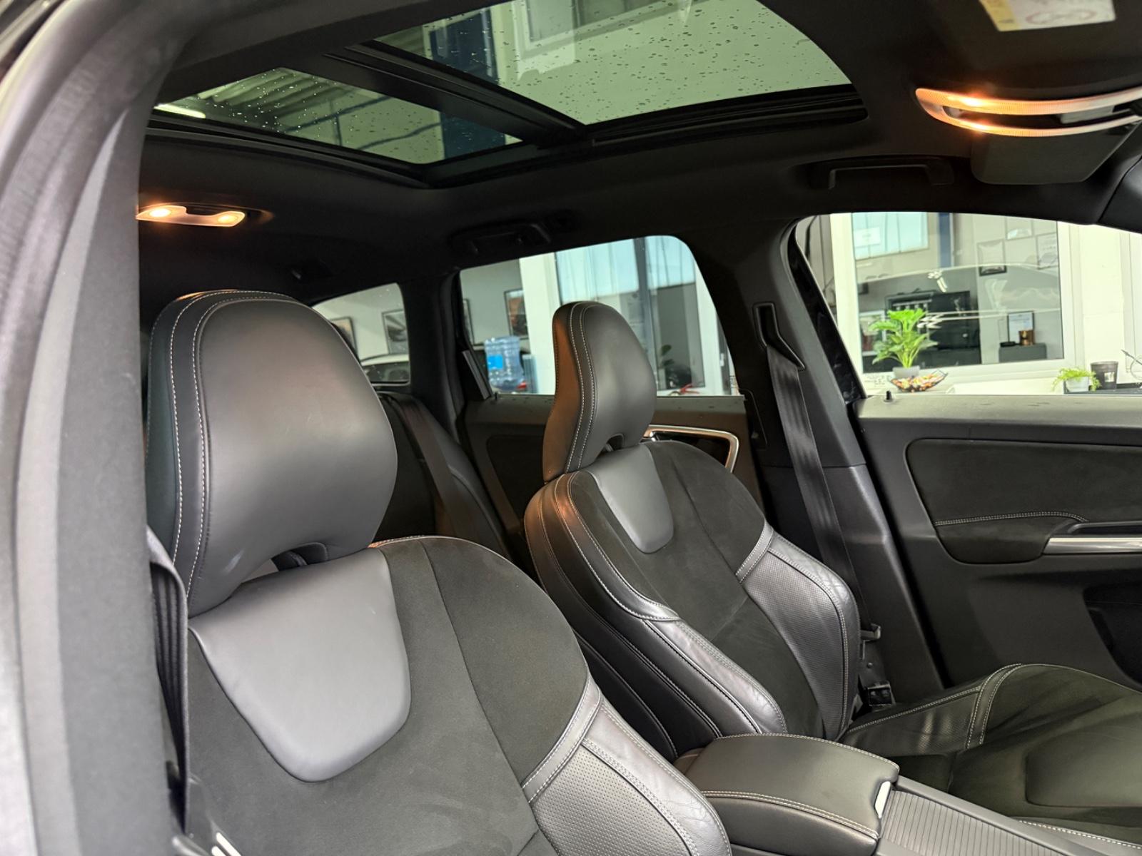 Volvo XC60 2.0 D4*MOMN*R-DSGN*2WD*ACC*PAN*CAM*BI-XN*AH