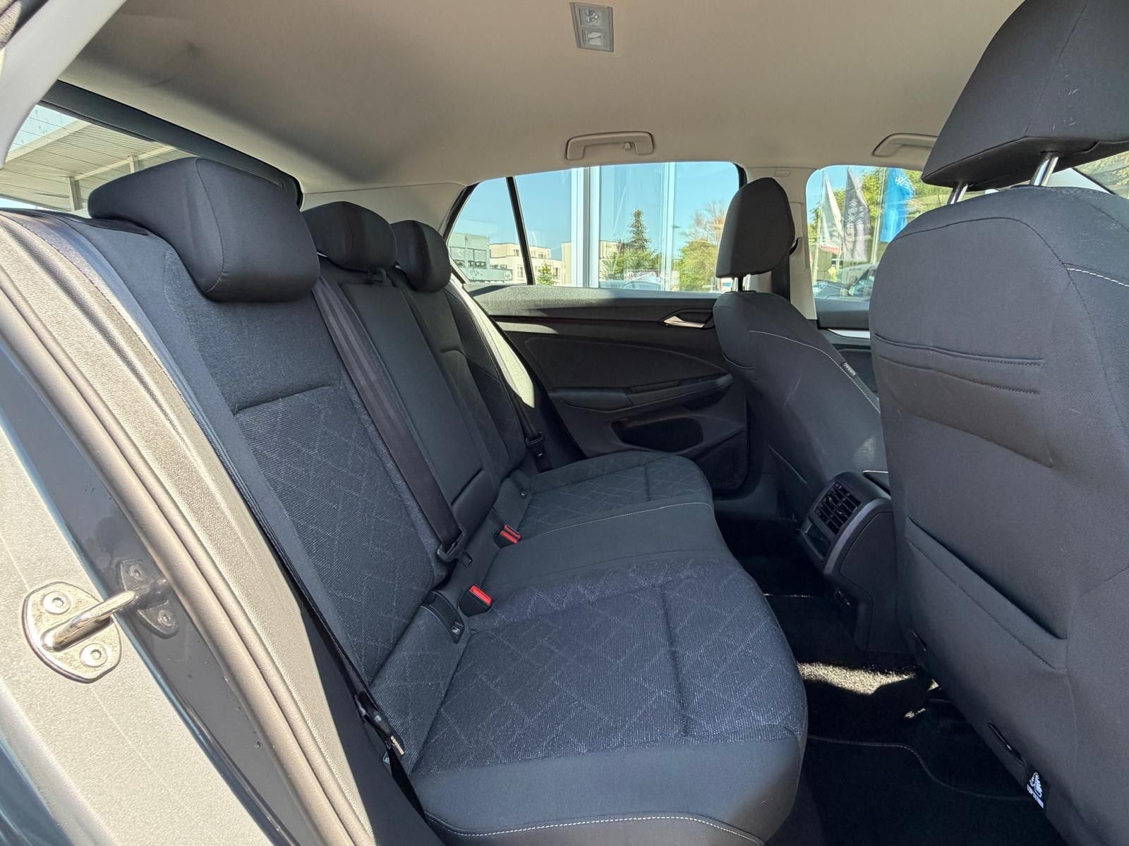 Fahrzeugabbildung Volkswagen Golf VIII 2.0d Life VIRTU+LED+NAVI+SHZ+ACC+PDC+