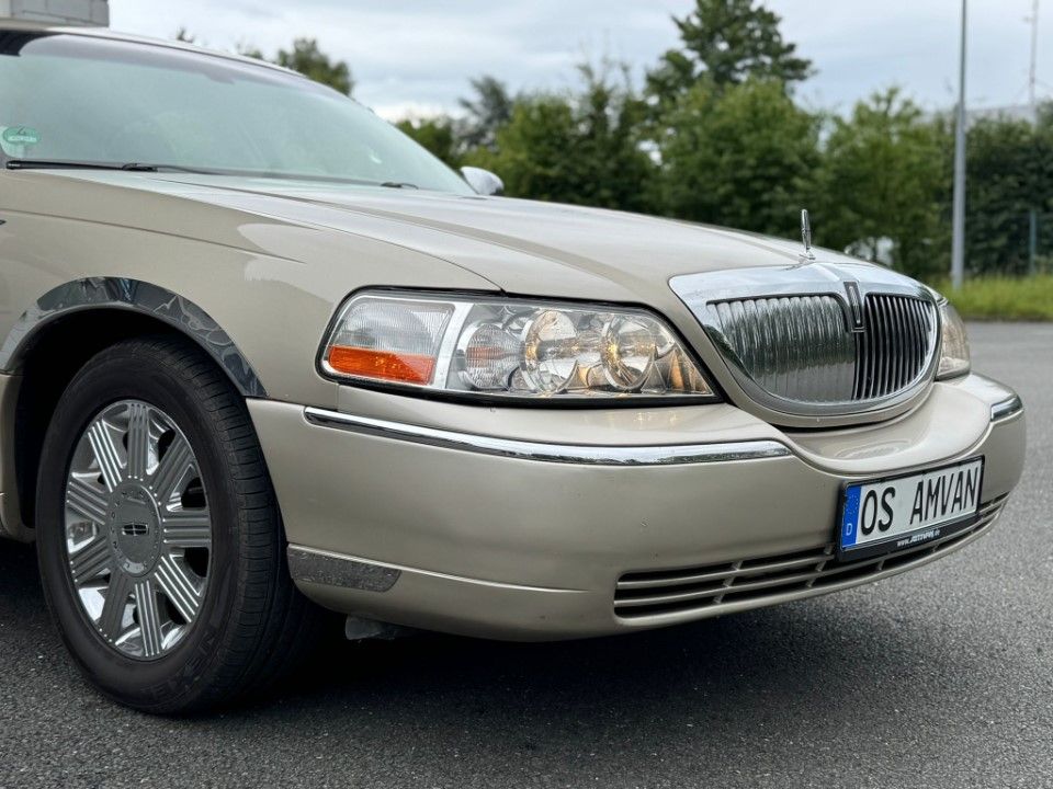 Fahrzeugabbildung Lincoln Town Car Signature Limited LPG HU AU Frisch