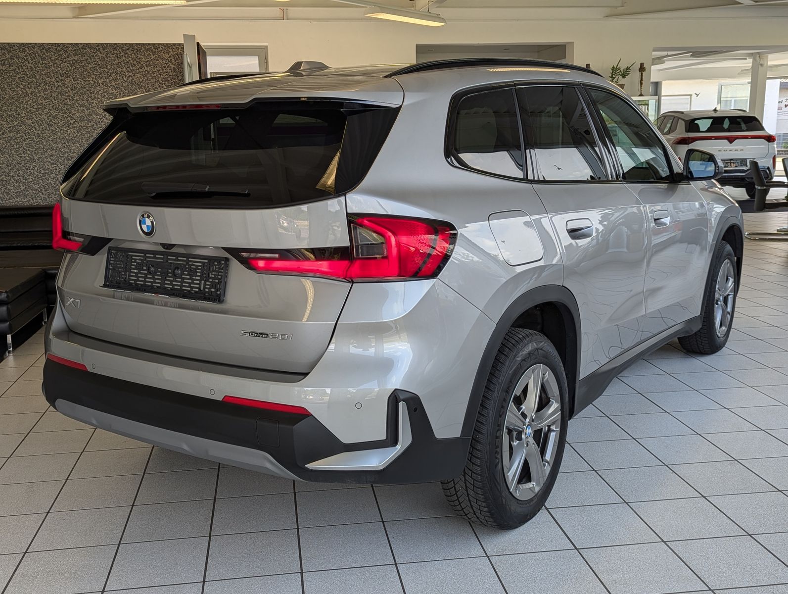 BMW X1 20 i Pano Premium-Travel-Paket AHK - Image 7