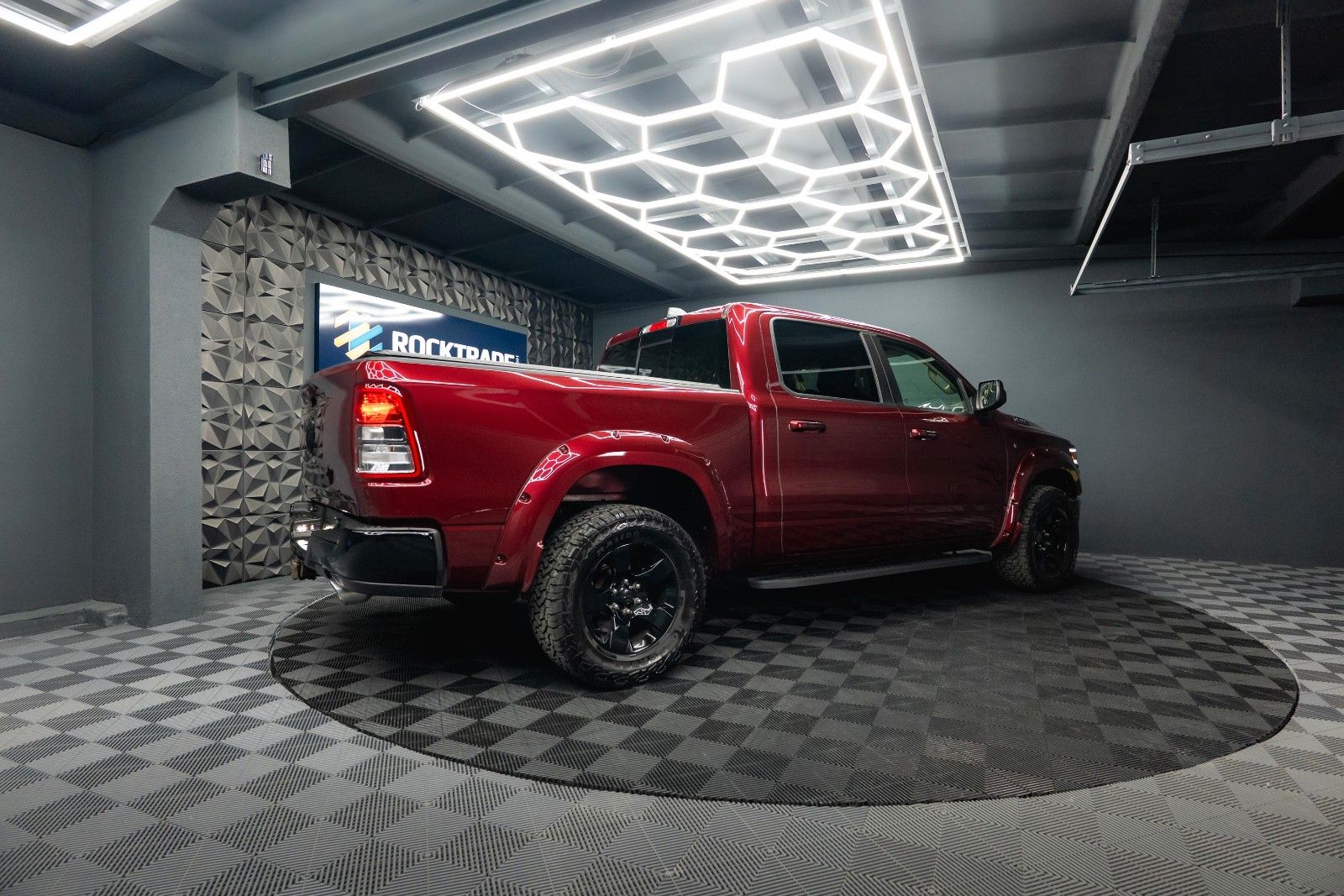 Fahrzeugabbildung Dodge RAM 5.7 V8 HEMI 4x4 OFFROAD Night Limited 19%