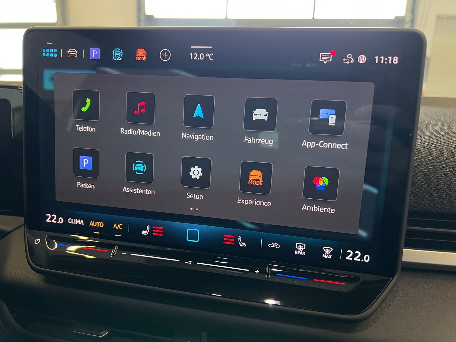Fahrzeugabbildung Volkswagen T-Roc R-Line 1.5 eTSI DSG *AHK, LED, ACC, Kamera