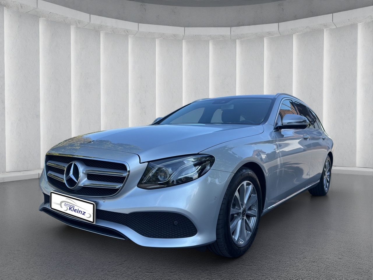 Gebrauchtwagen Mercedes-Benz E E 200 T+AVANTGARDE+R-KAMERA+AHK+AMBIENTE+LED in Bad Kreuznach