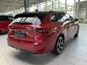 Fotografie des Opel Astra Sports Tourer 1.2 Turbo GS Tech-Paket