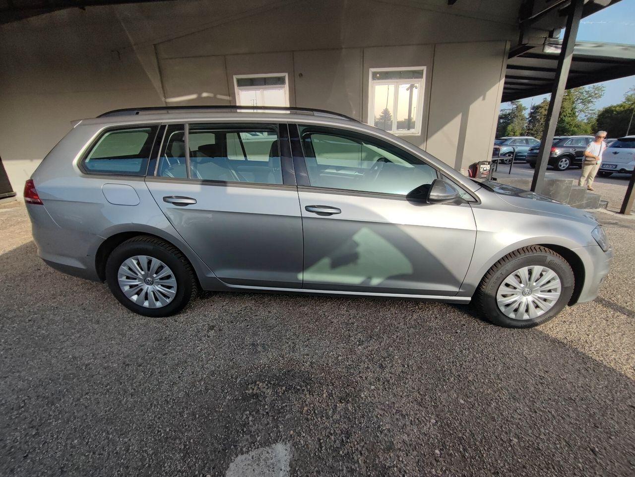 Volkswagen Golf 2013 — interior