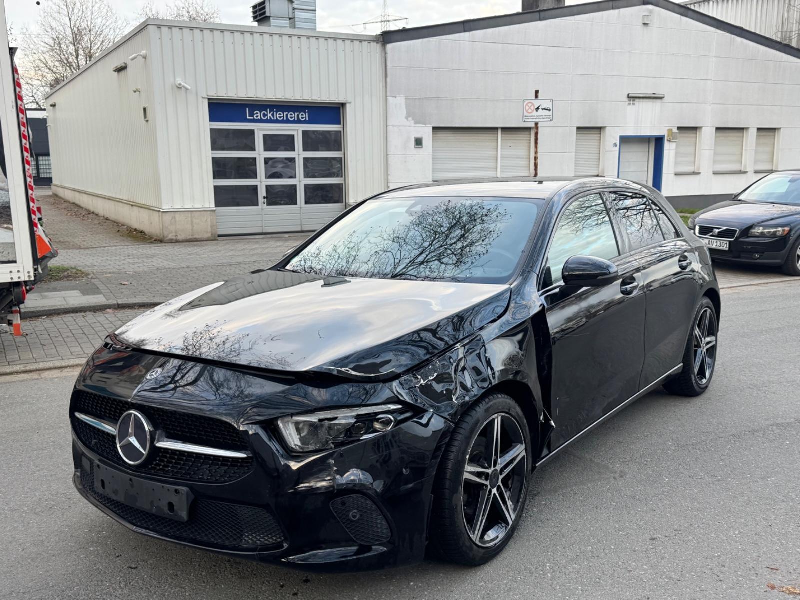 Mercedes-Benz A 180*NAVI*SHZ*TOUCH*AMBIENTE*LED***