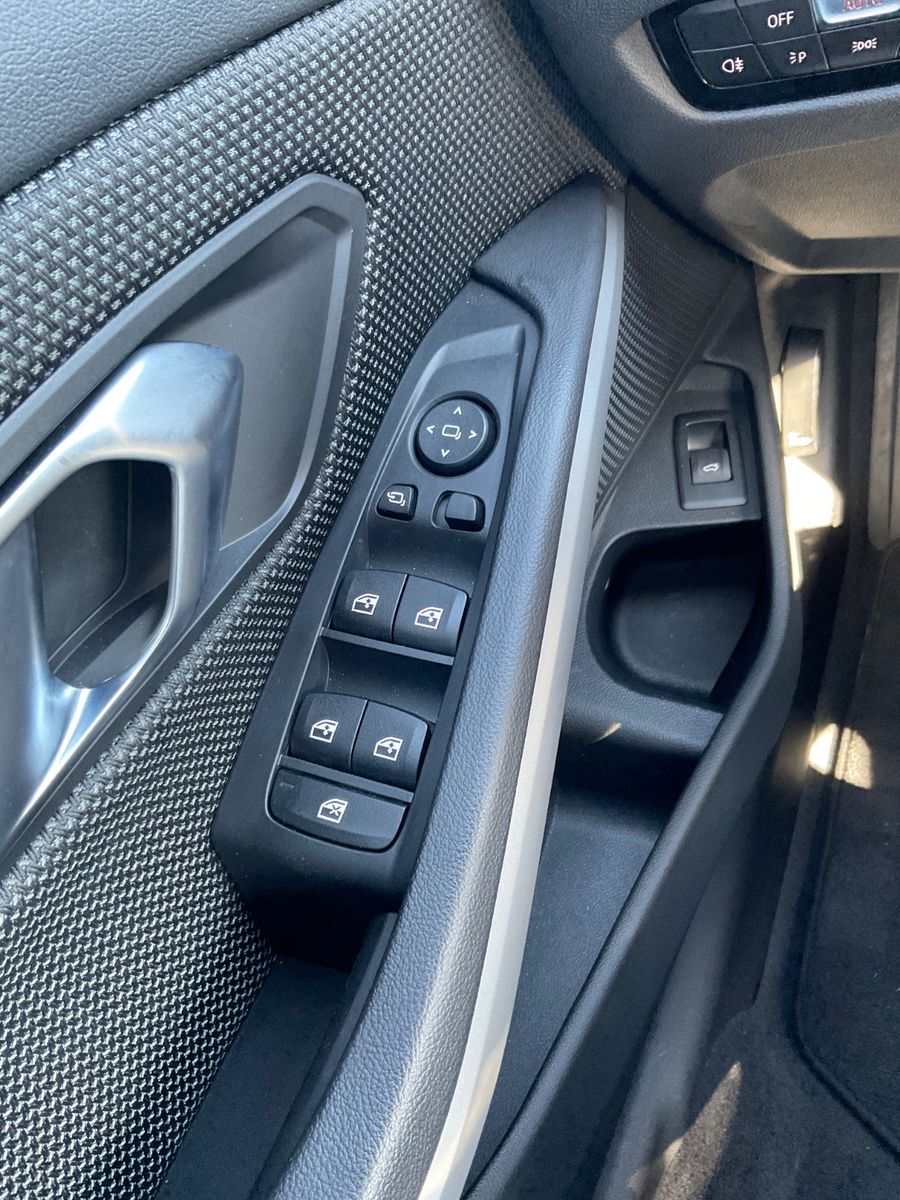 Fahrzeugabbildung BMW 320d xDrive Touring Auto,LED,Navi,CarPlay,Spur