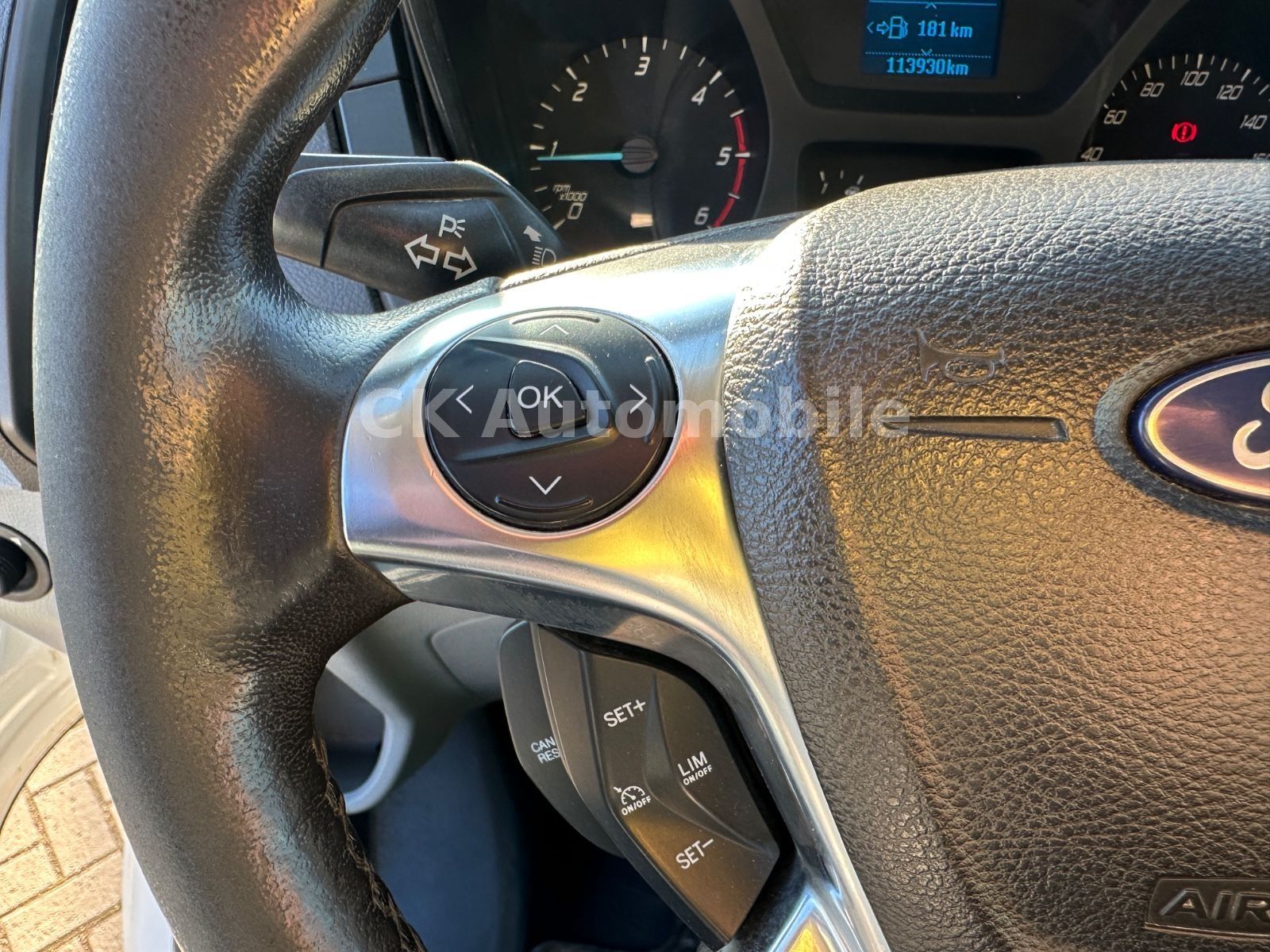 Fahrzeugabbildung Ford Transit Pritsche 350 L2 DoKA/7 Sitze/Klima/AHK