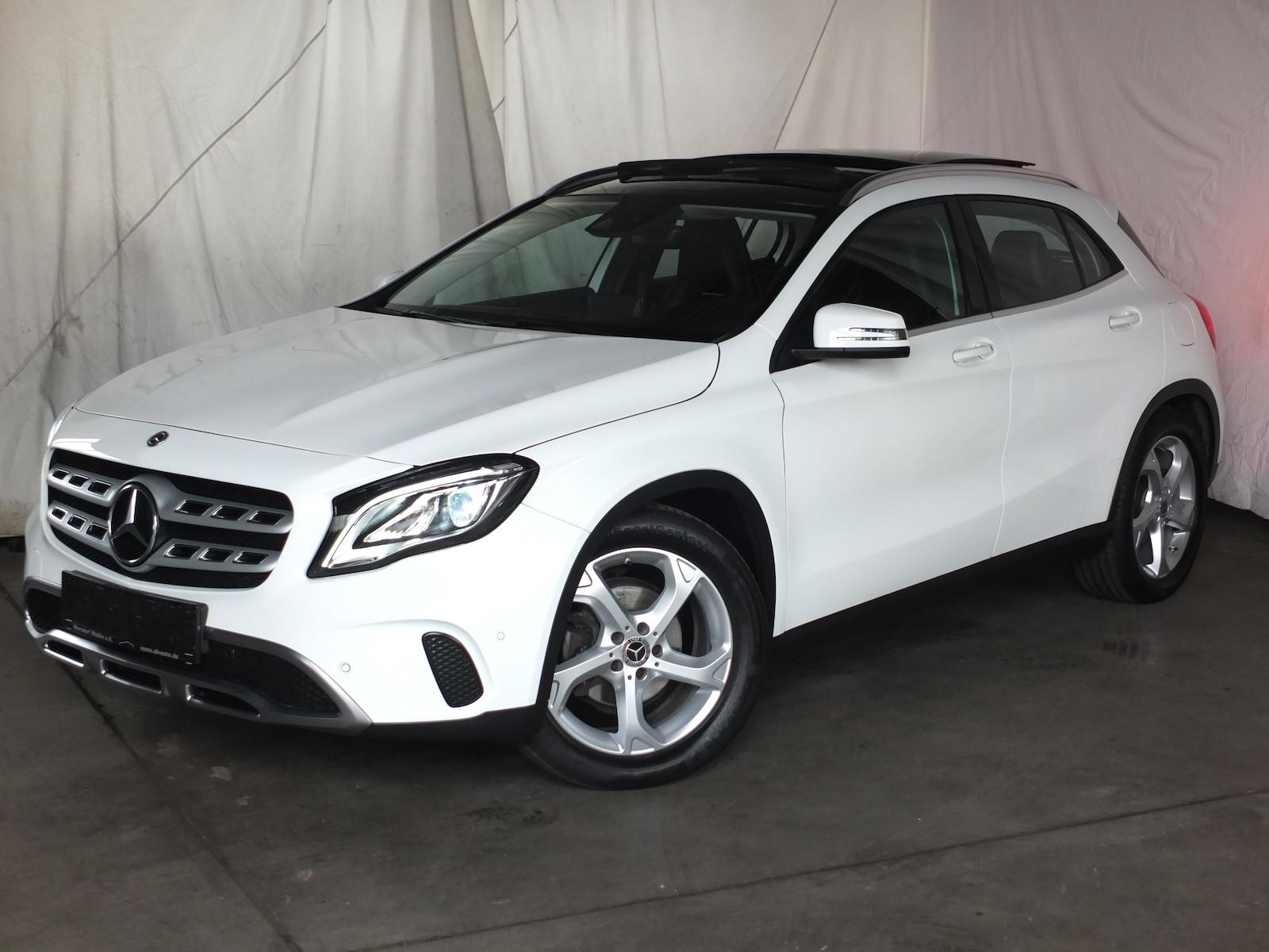 Mercedes-Benz GLA 180 PANORAMADACH LED NAVI AHK 18 Zoll LMF PT