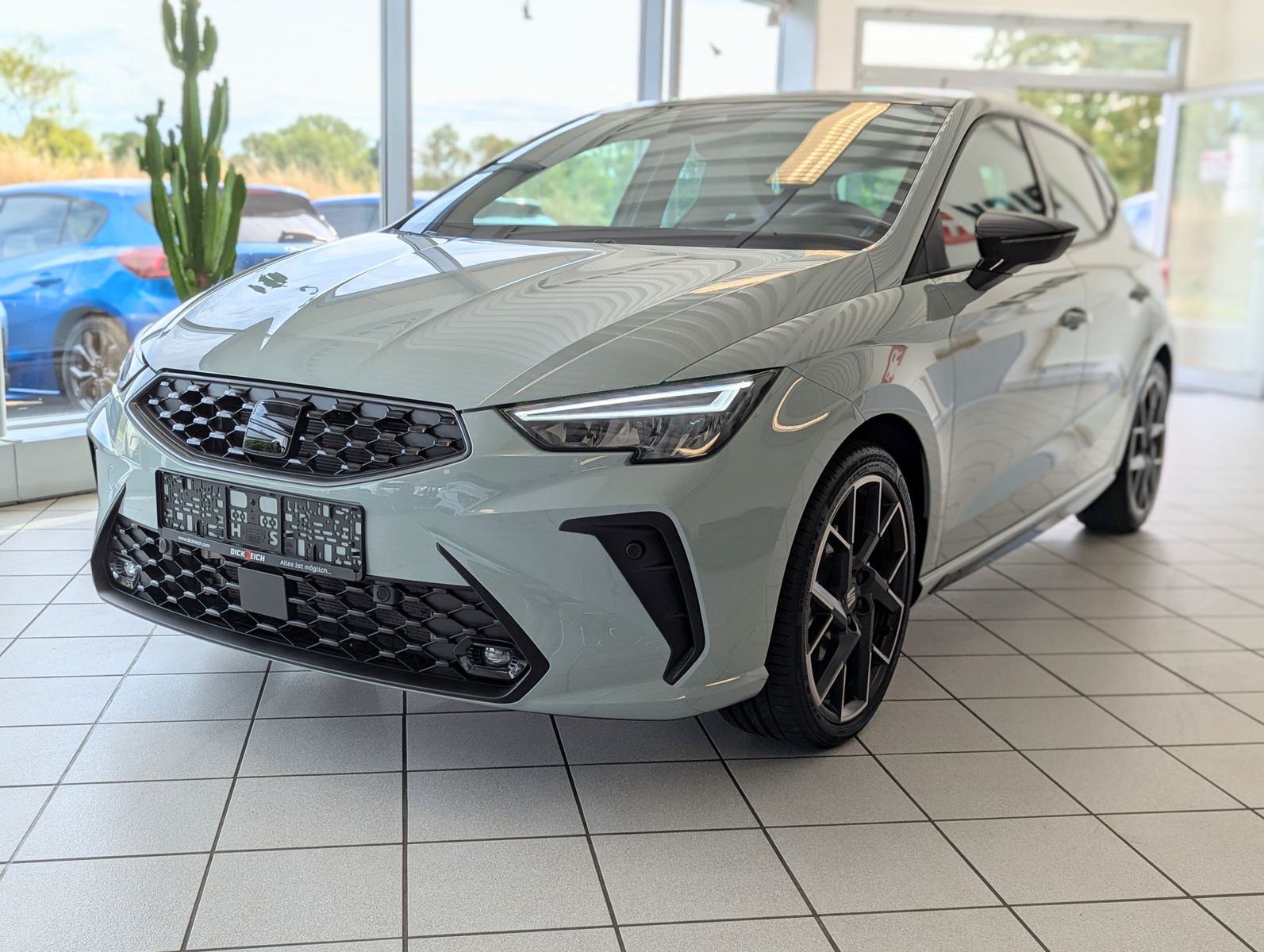 Fahrzeugabbildung SEAT Ibiza 1.5 TSI FR Black Edition Pano ACC Cam 18"