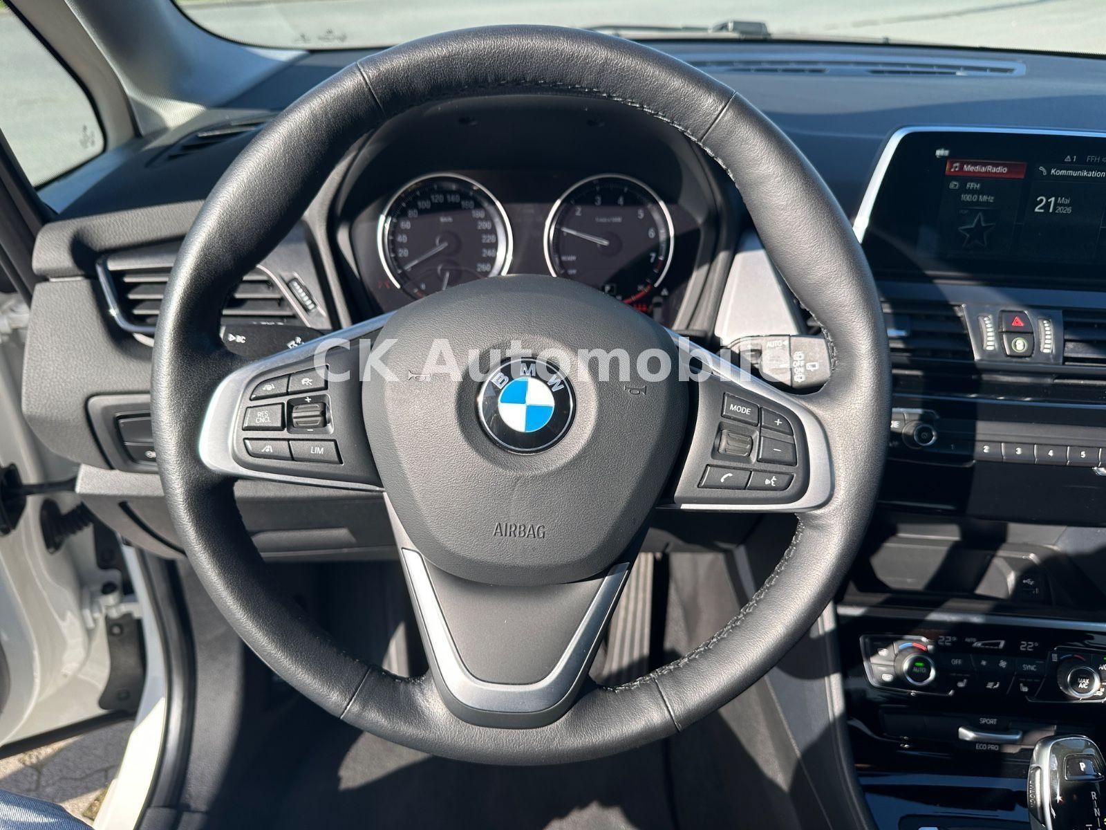 Fahrzeugabbildung BMW 218i Active Tourer Advantage Automatik/Navi/AHK