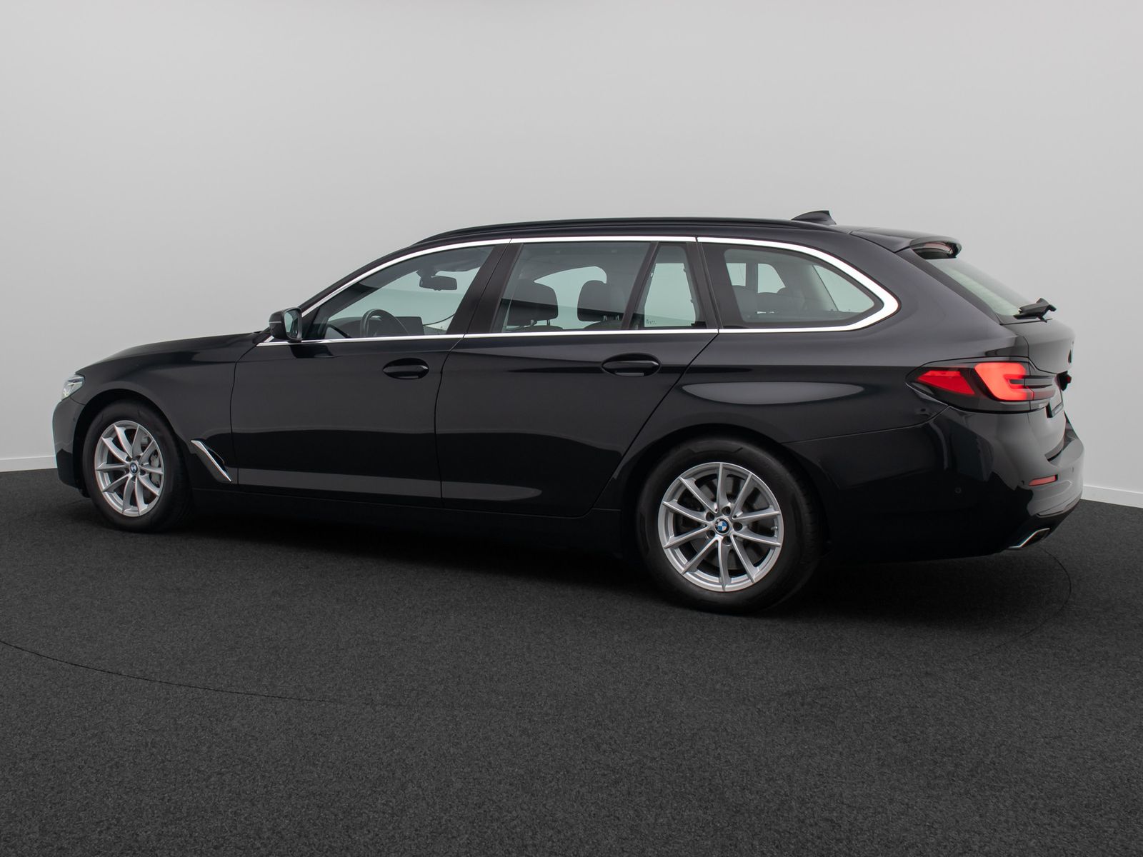 Fahrzeugabbildung BMW 540d xD ACC Laser HUD DAB Panorama H/K Belüftung