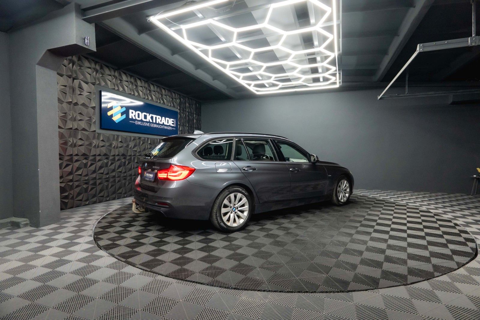 Fahrzeugabbildung BMW 335d xDrive Sport Line | LED | Pano | HUD | TÜV
