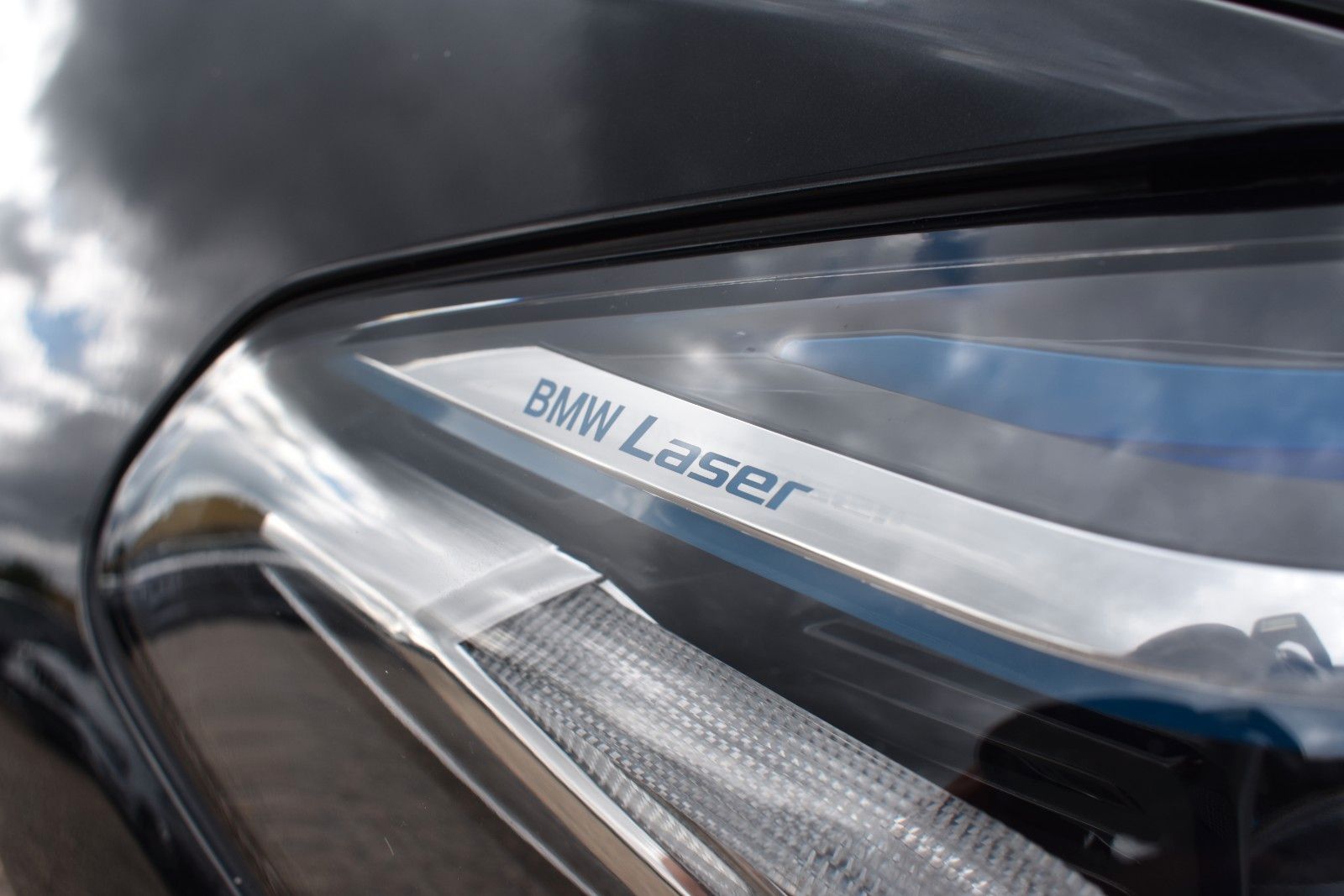 Fahrzeugabbildung BMW 530d Touring xDrive MSport LASER/HUD/KEYLESS/AHK