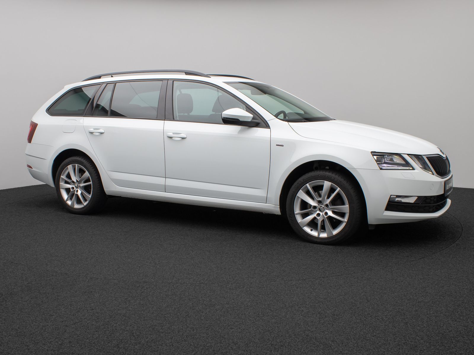 Fahrzeugabbildung SKODA Octavia Combi Clever 4x4 Aut. Panorama AHK 8Fach