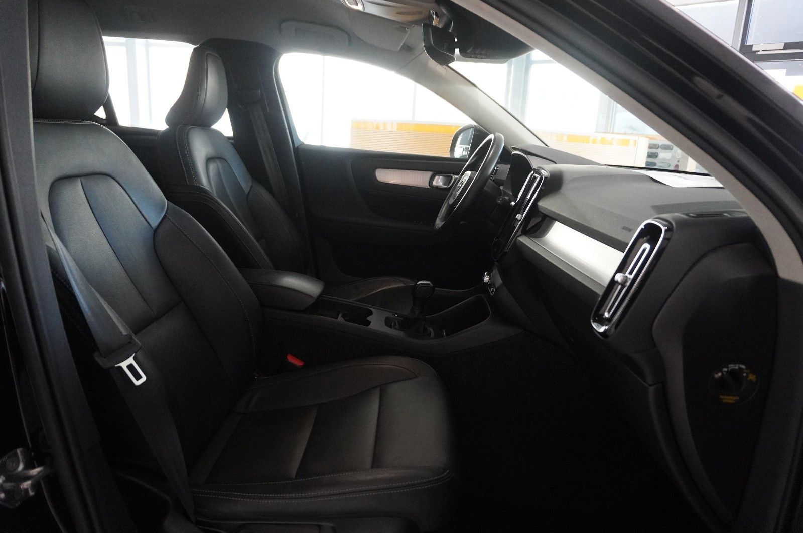 Fahrzeugabbildung Volvo XC40 T3 Momentum Pro LED/NAVI/LEDER/AHK/CAM