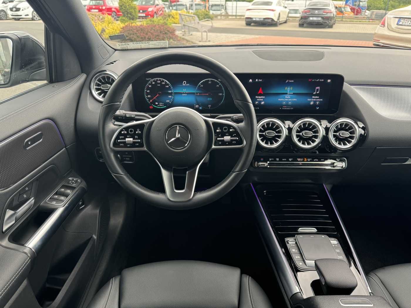 Fahrzeugabbildung Mercedes-Benz EQA 300 4Matic Progressive+RKamera LED+IHC+TOTW+