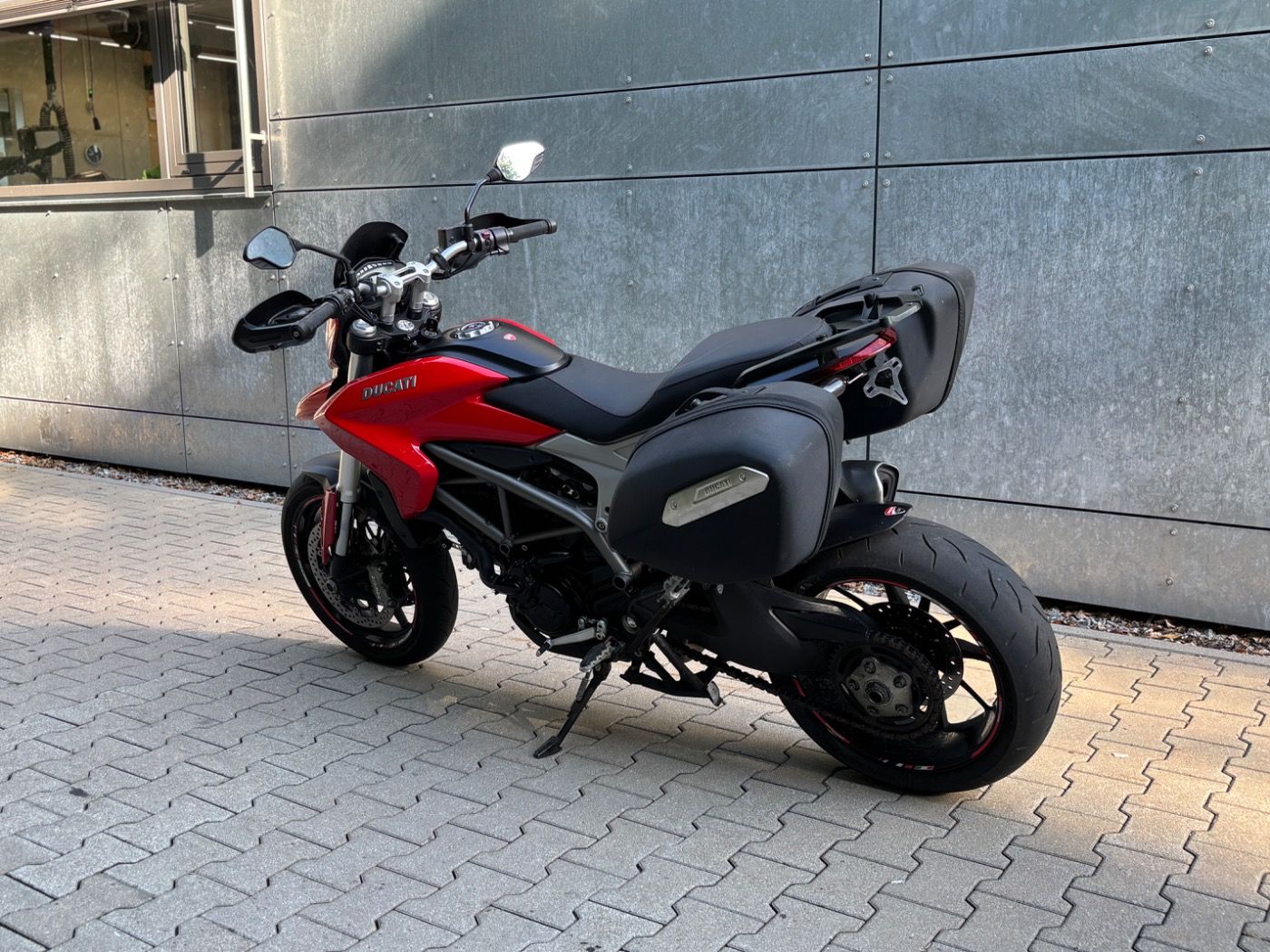 Fahrzeugabbildung Ducati Hyperstrada 821