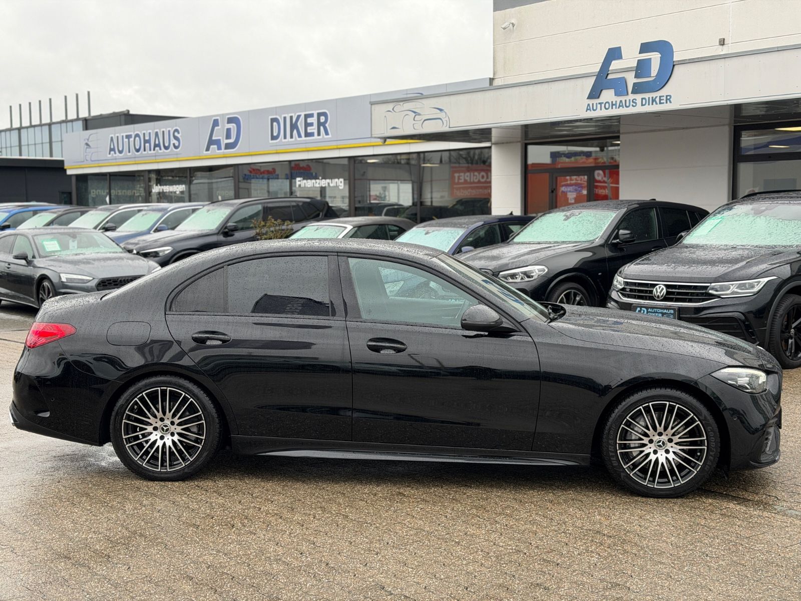 Mercedes-Benz C 220 d Limousine AMG Line Night Paket imagem 3