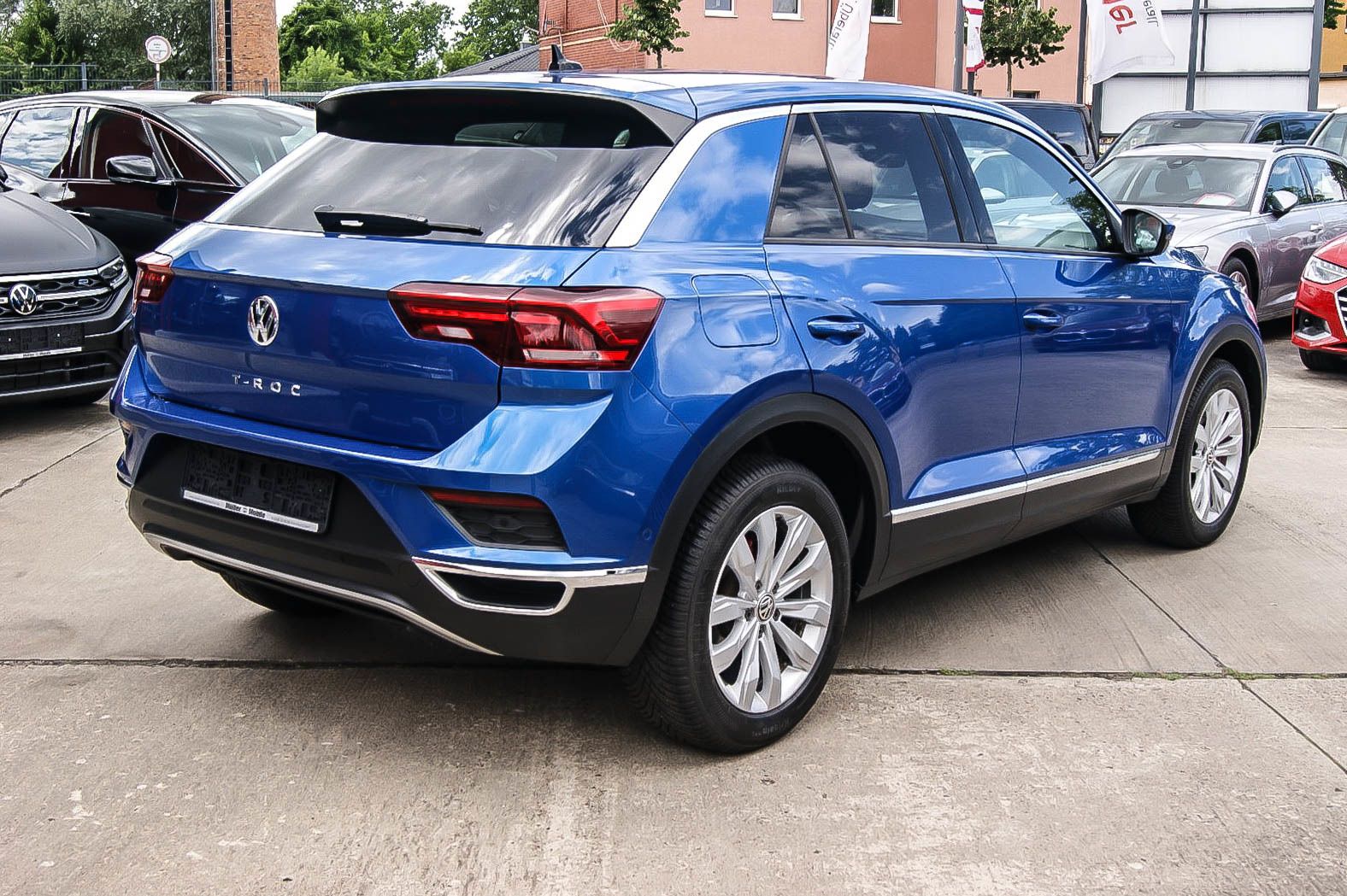 Fahrzeugabbildung Volkswagen T-Roc 20 TDI DSG Sport NAVIGATION SPORT VIRTUAL