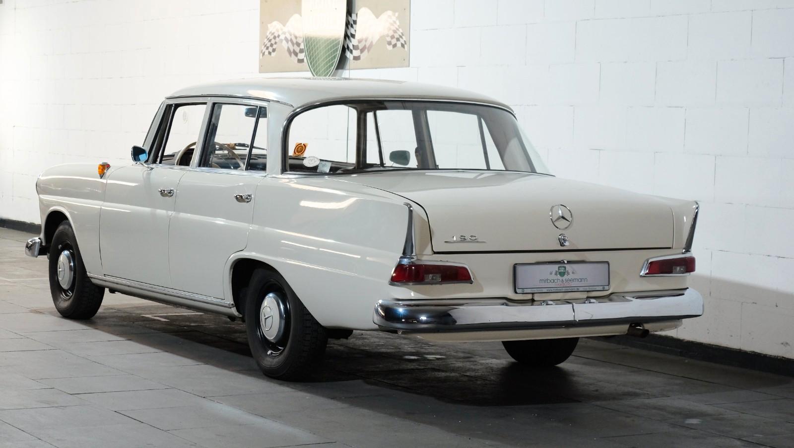 Mercedes-Benz 190C Heckflosse W110 schöne Historie