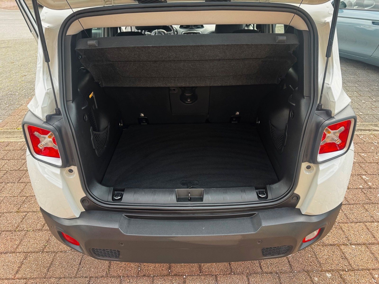 Fahrzeugabbildung Jeep Renegade Limited FWD Automatik Navi Kamera Sitzh