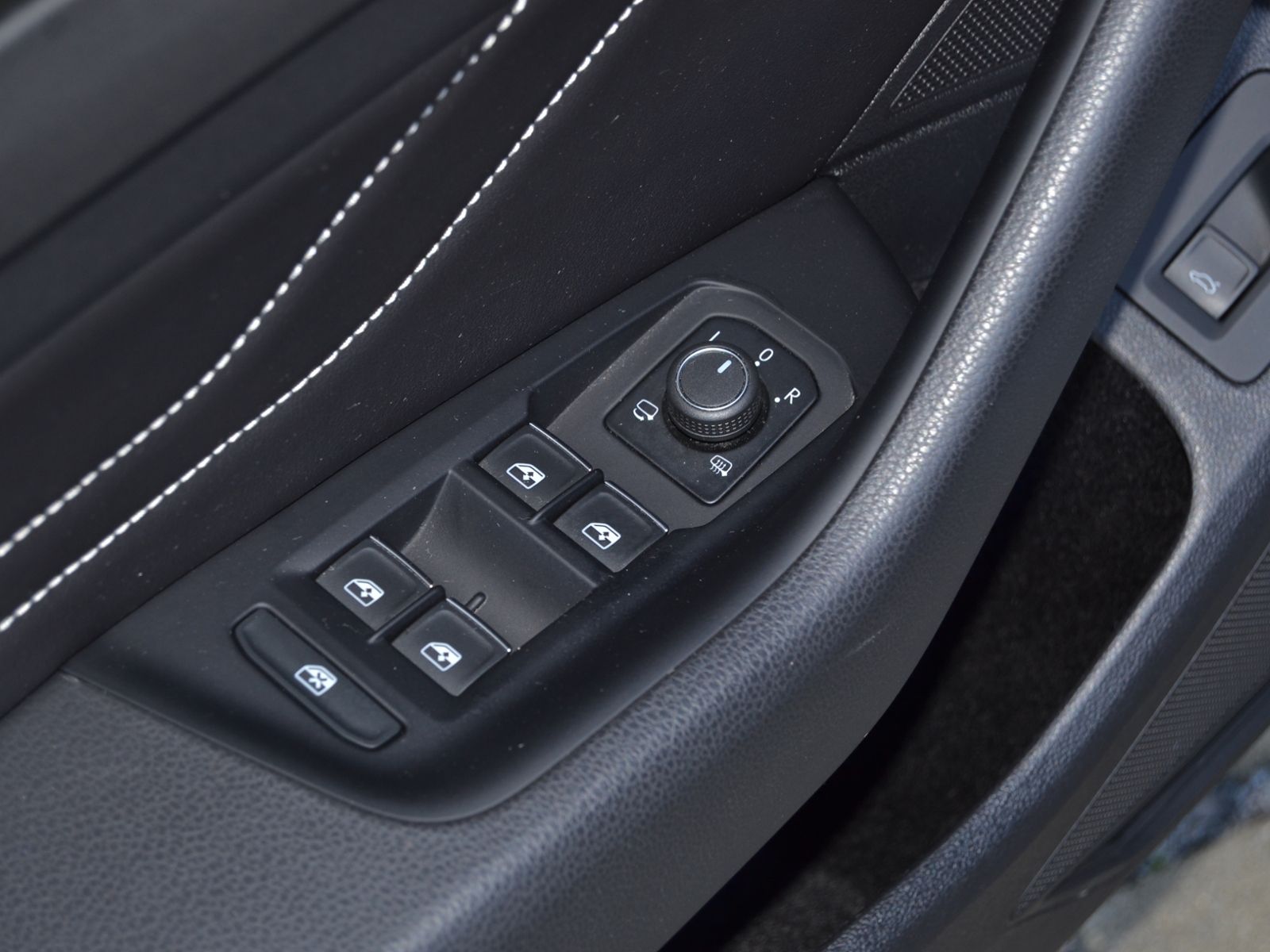 Arteon SB 2.0 TDI 200 PS 4M DSG R-Line VOLL/AHK/