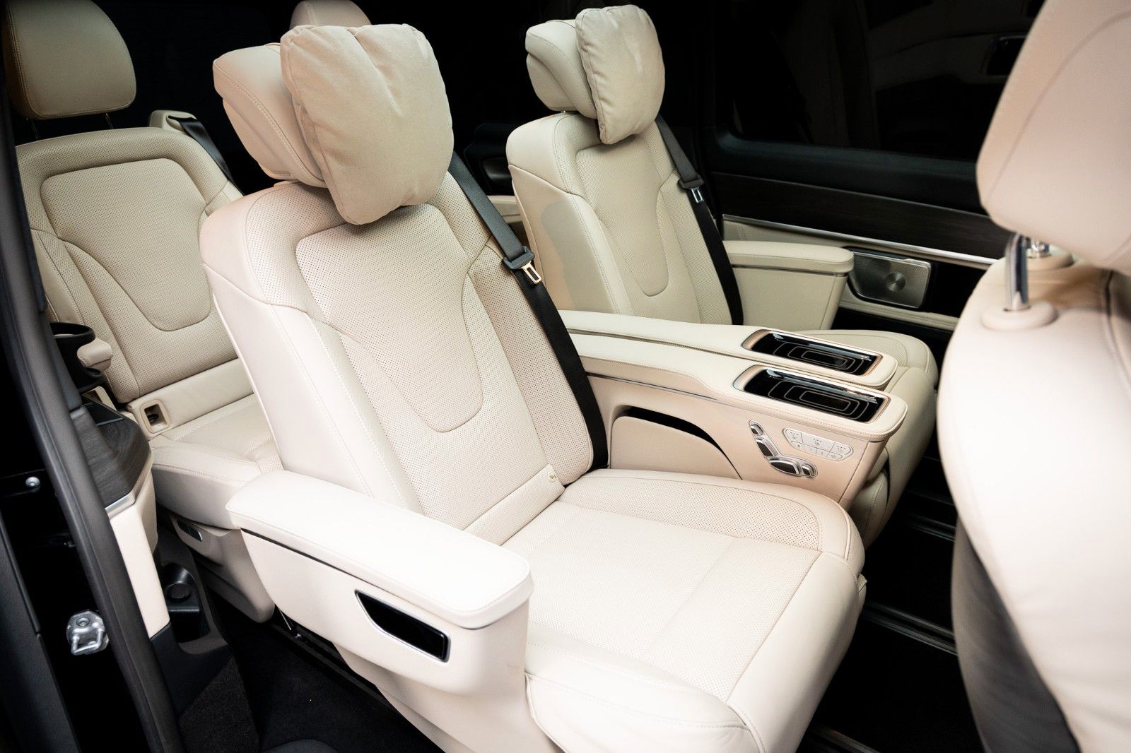 Fahrzeugabbildung Mercedes-Benz V 300 d 4MATIC EXCLUSIVE lang + AIRMATIC + Bur