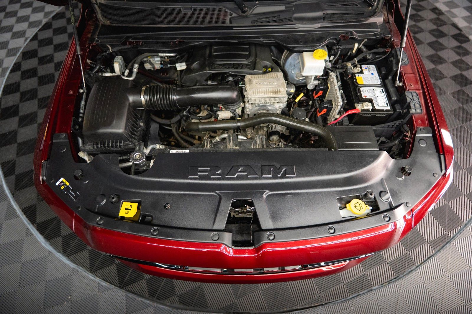 Fahrzeugabbildung Dodge RAM 5.7 V8 HEMI 4x4 NIGHT-Edition LARAMIE Sport