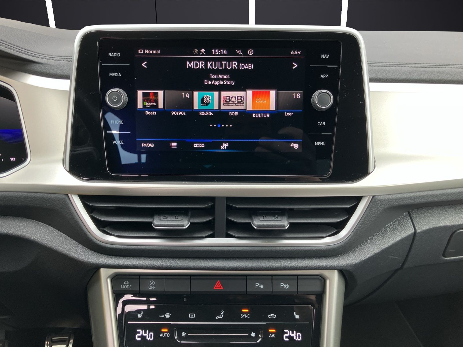 Fahrzeugabbildung Volkswagen T-Roc 1.0 TSI Move LEDplus AHK Navi AID ACC RFK