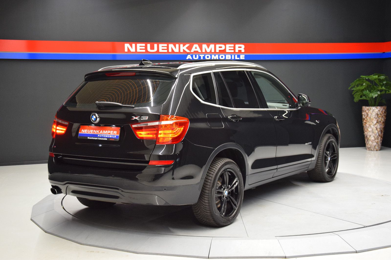 Fahrzeugabbildung BMW X3 xDrive 20d TeilLeder ACC HuD Pano Xen 360°