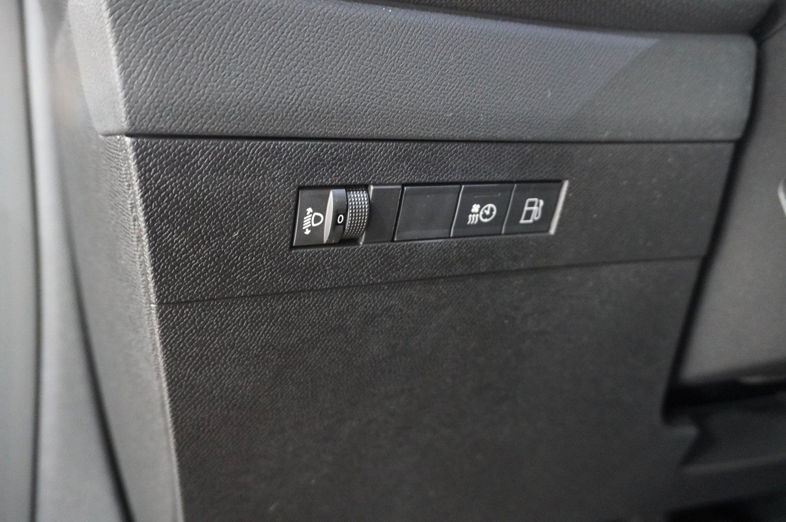 Fahrzeugabbildung Opel Astra L Lim. 1.6 HYBRID BUSINESS NAVI/LED/KAMERA
