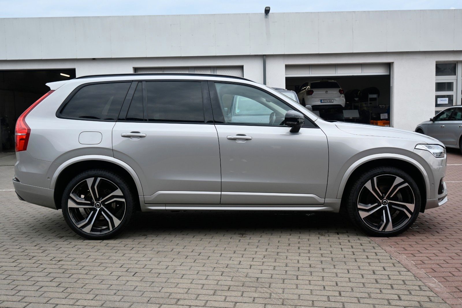 Fahrzeugabbildung Volvo XC90 B5 D AWD Dark*STDHZG*PANO*360°*22"