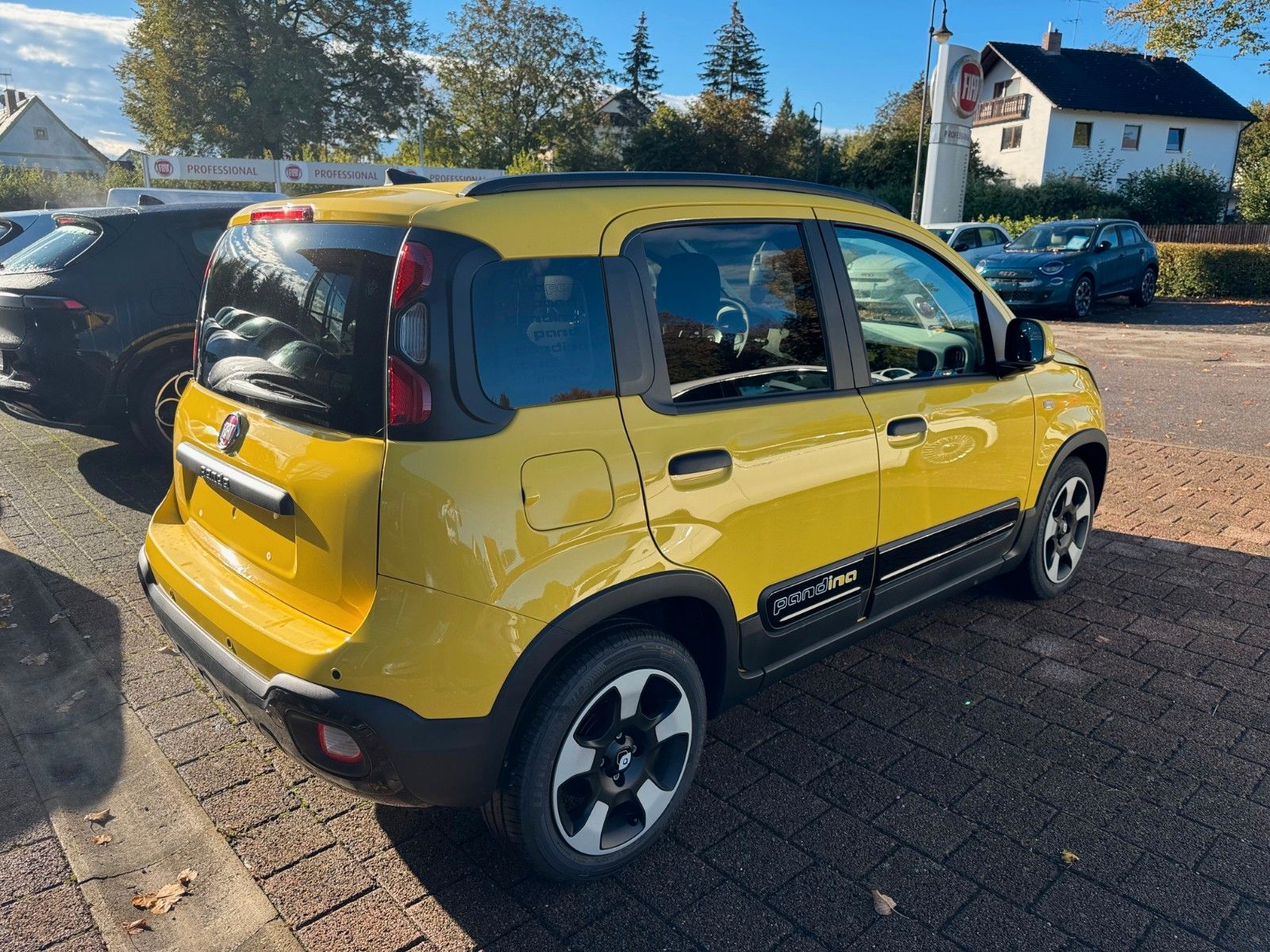 Fahrzeugabbildung Fiat PANDA PANDINA CROSS HYBRID 1.0 GSE PDC CARPLAY