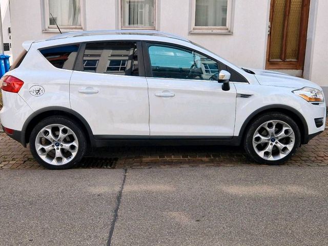 Ford Kuga 4x4 Titanium Edition TÜV Neu !