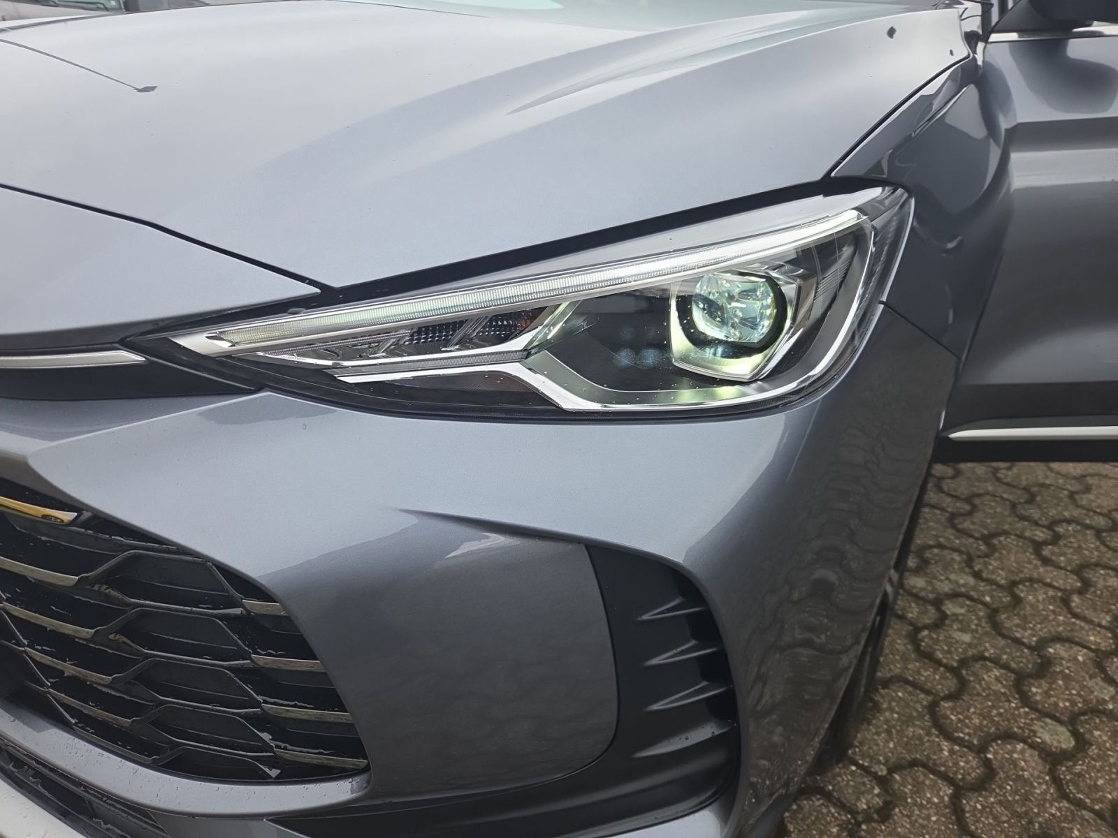 Fahrzeugabbildung MG ZS Comfort 1.5 Benziner  Schalter 116 PS *NAVI*S