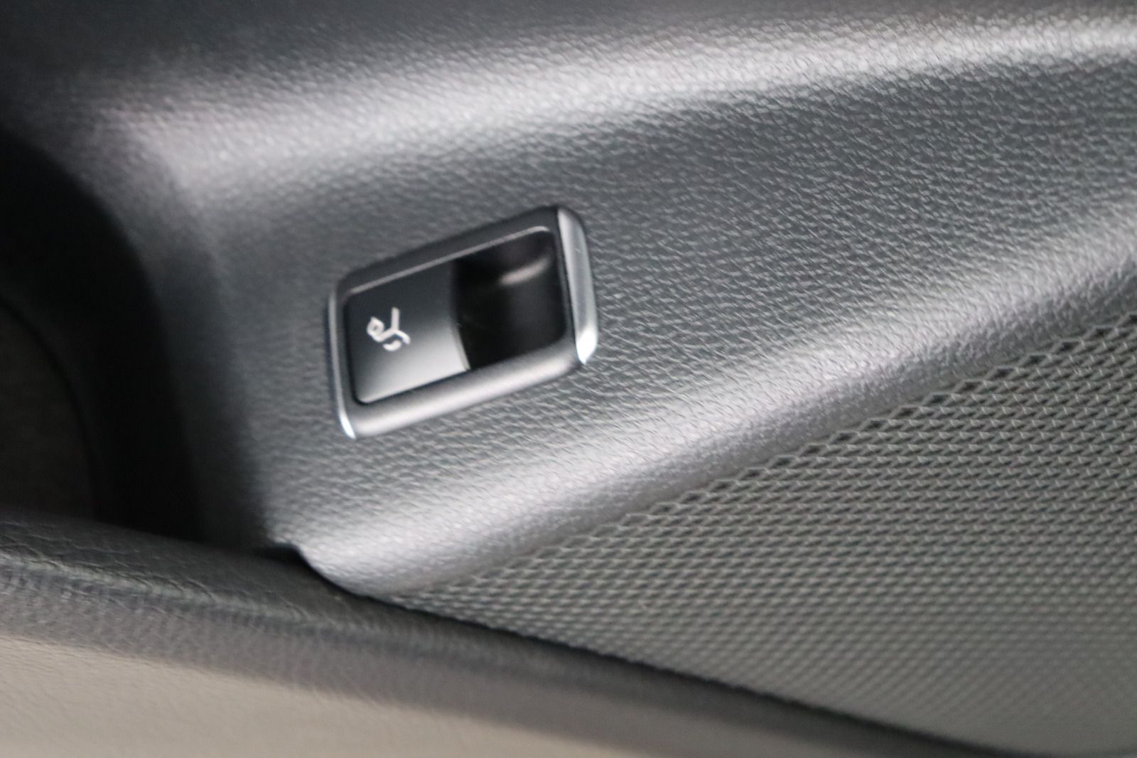 Fahrzeugabbildung Mercedes-Benz GLA 220 d AMG-line * LED * Navi * Pano