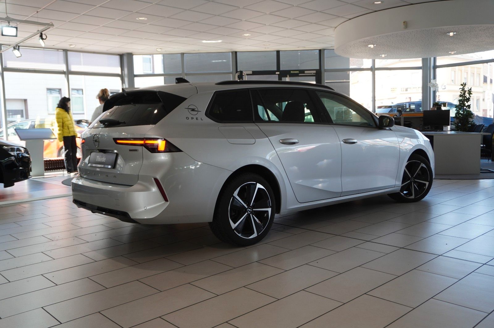 Fahrzeugabbildung Opel Astra L ST 1.6 HYBRID ELEGANCE NAVI/LED/KAMERA