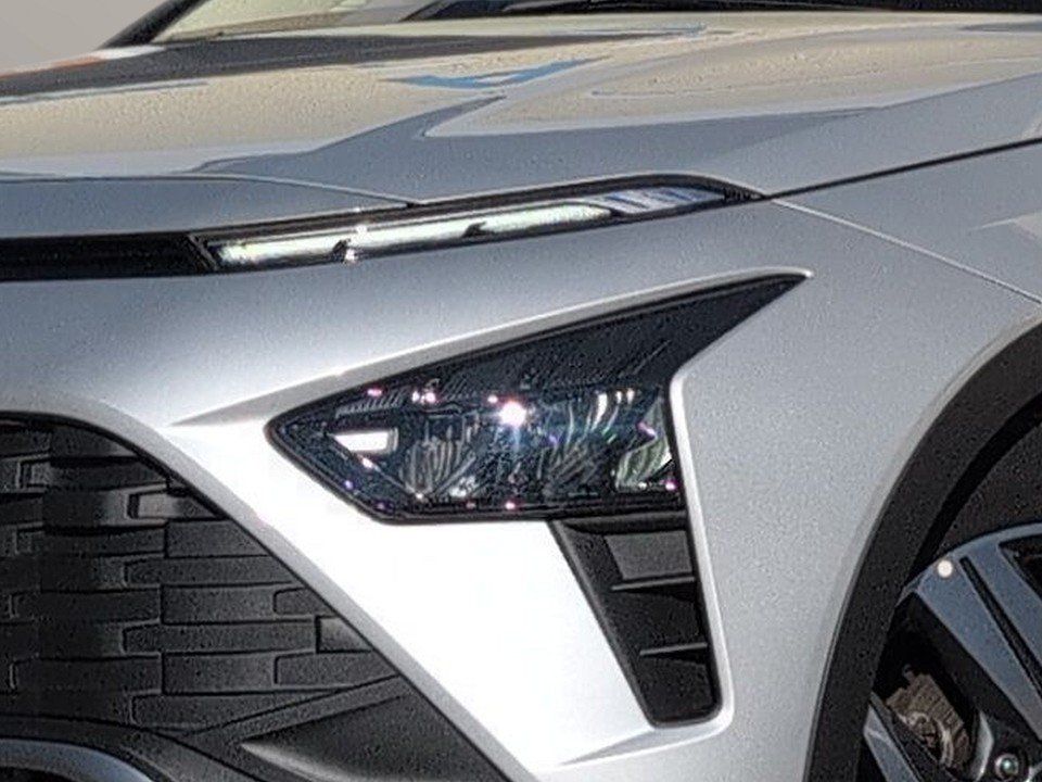 Fahrzeugabbildung Hyundai BAYON 1.0T AT INTRO NAV/PLUS-P BOSE GARANTIE6/28