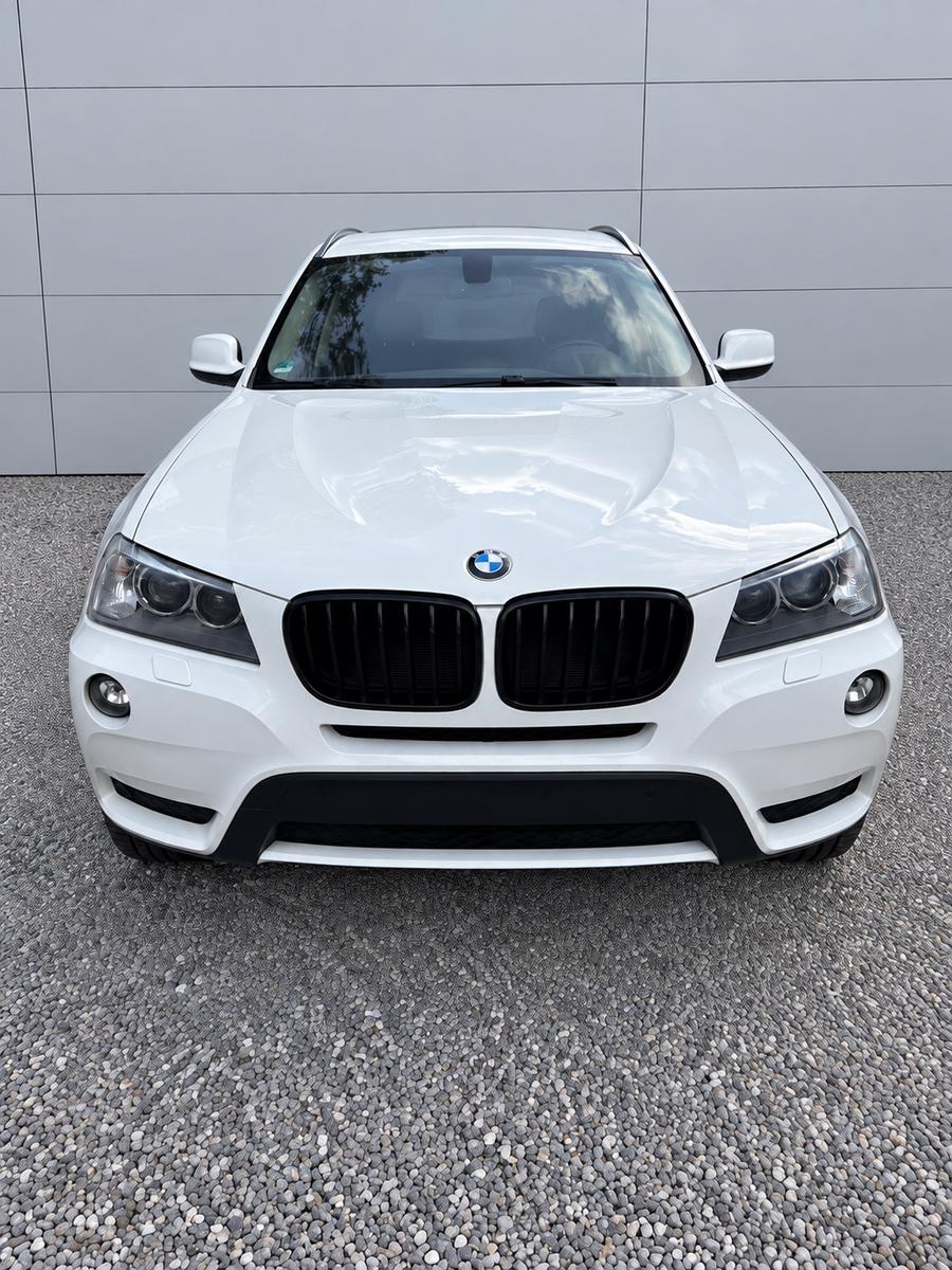 BMW X3 xDrive 28 i, Leder, Pano