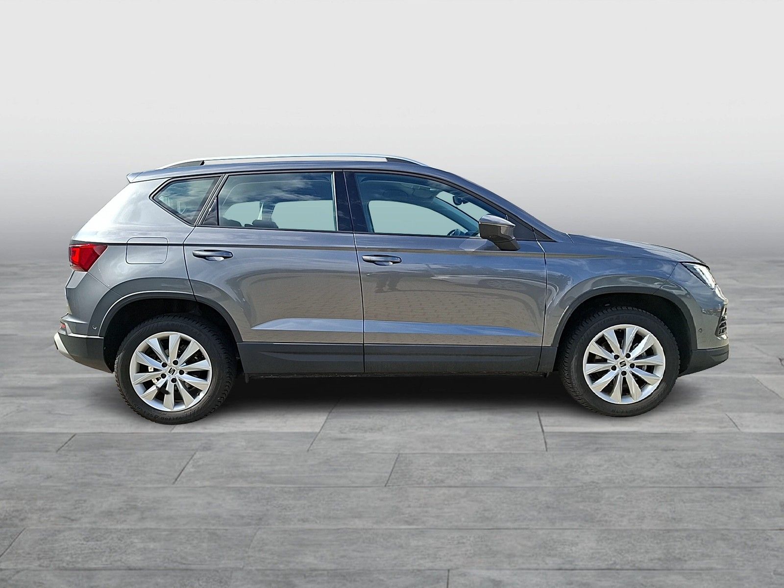 Fahrzeugabbildung SEAT Ateca TSI Style DSG LED Navi AID ACC Park-Assist
