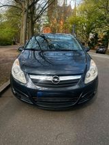 Opel Corsa D 90 PS mit Fahrradträger am Heck - Opel Corsa: mit Fahrradträger