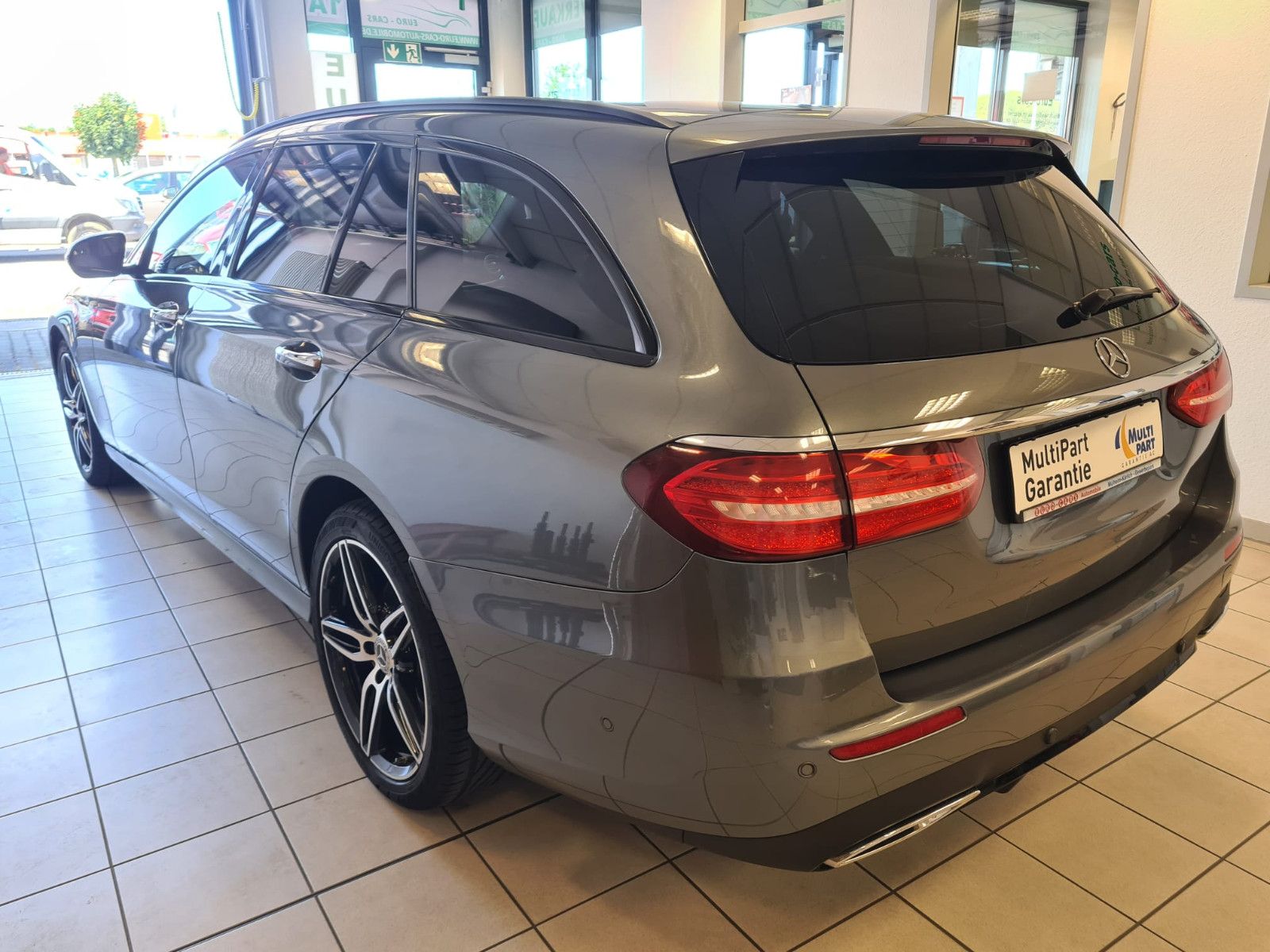 Fahrzeugabbildung Mercedes-Benz E 400 T-Modell 4Matic/ Multibeam / AHK / AMG