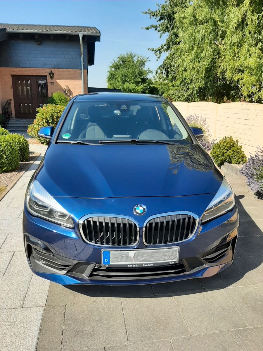 BMW 218 Active Tourer Advantage, Autom. AHK , Garage