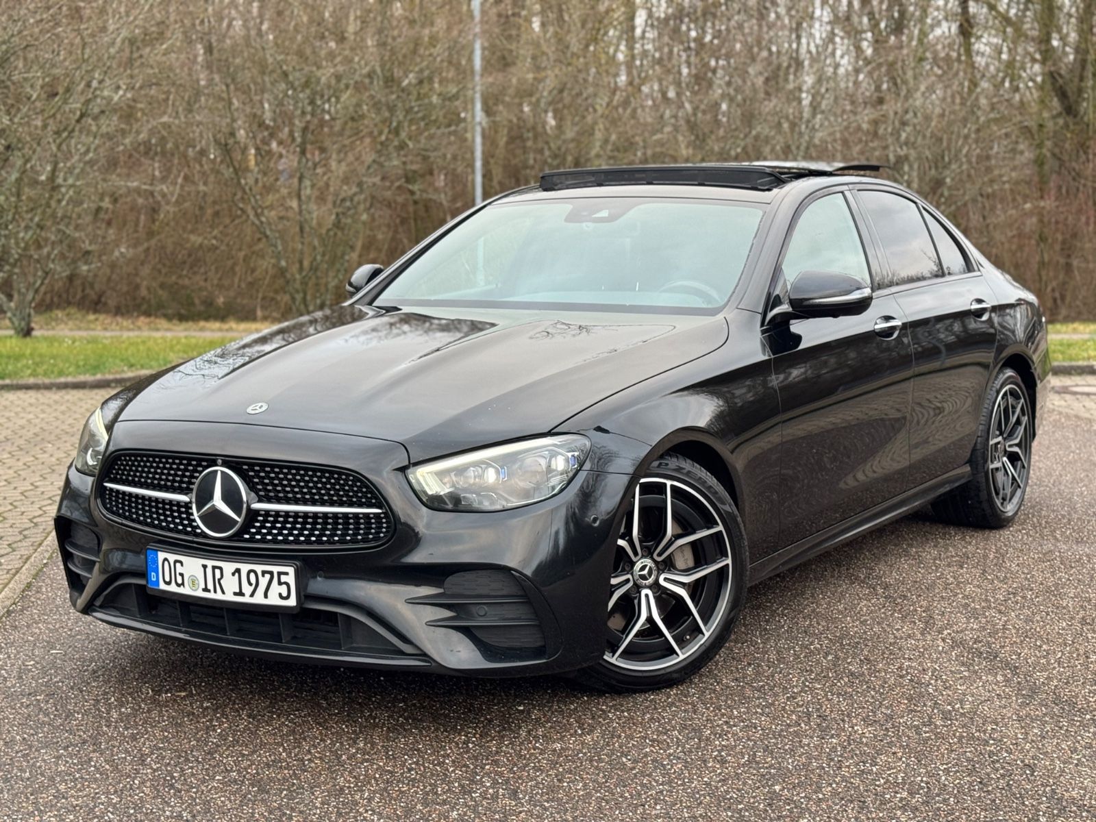 MERCEDES-BENZ E 220 d AMG Line Panorama Burmester 360`Camera