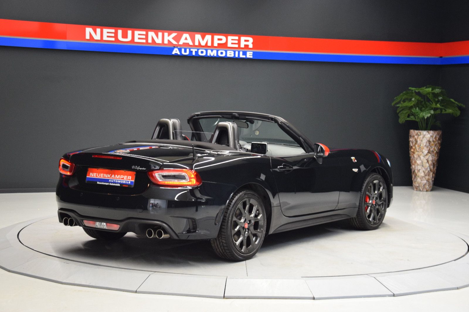 Fahrzeugabbildung Abarth 124 Spider Turismo Leder Bose PDC Radio+