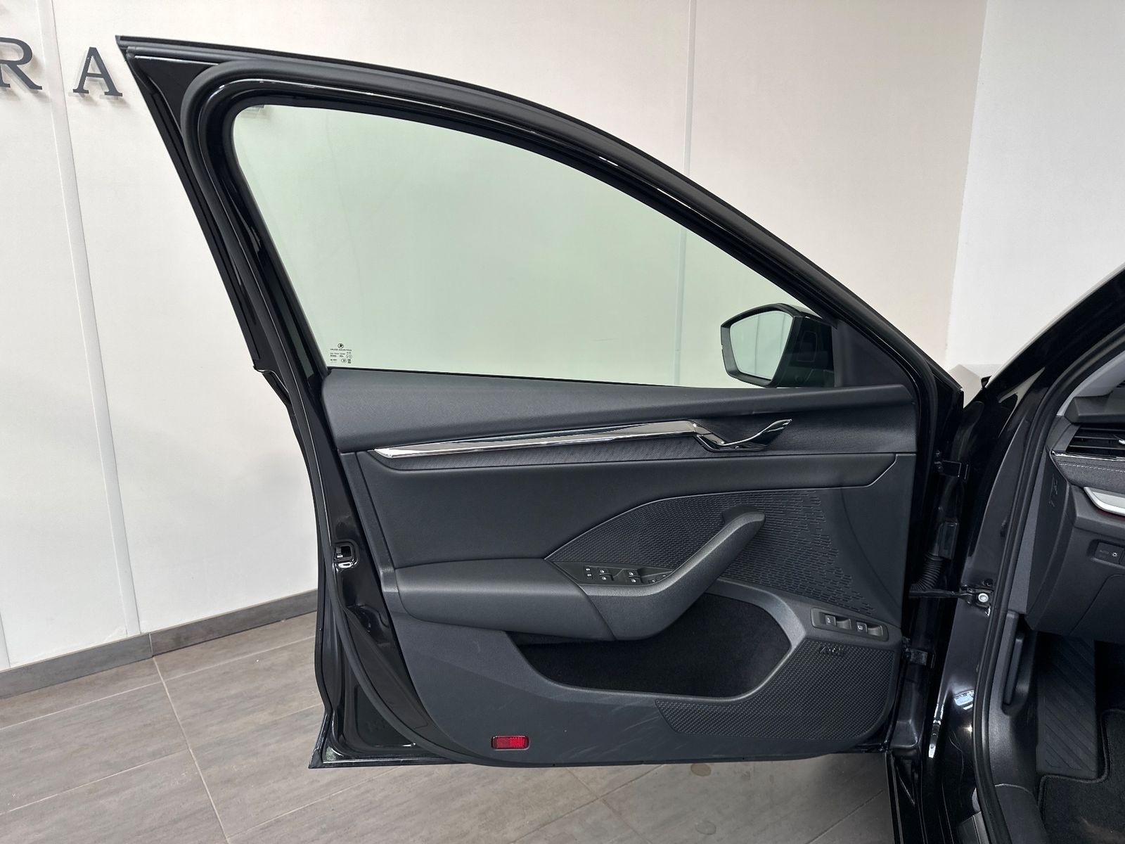 Fahrzeugabbildung SKODA Octavia Combi 1.4 TSI iV DSG Style NAV+LED+HUD
