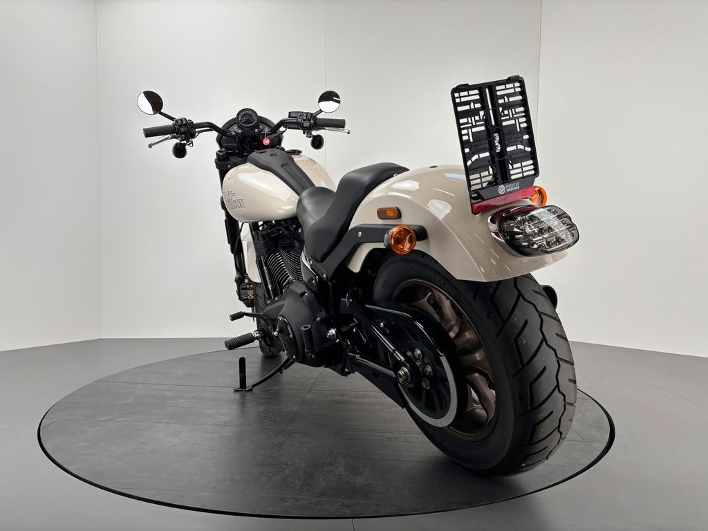 Fahrzeugabbildung Harley-Davidson LOW RIDER S FXLRS *NEUWERTIG *JEKILL&HYDE